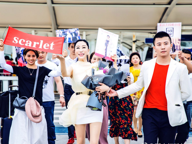 "Hoa hậu Trung Quốc vồ ếch ở Cannes" lộ 2 mắt bị ví như quái vật - 3